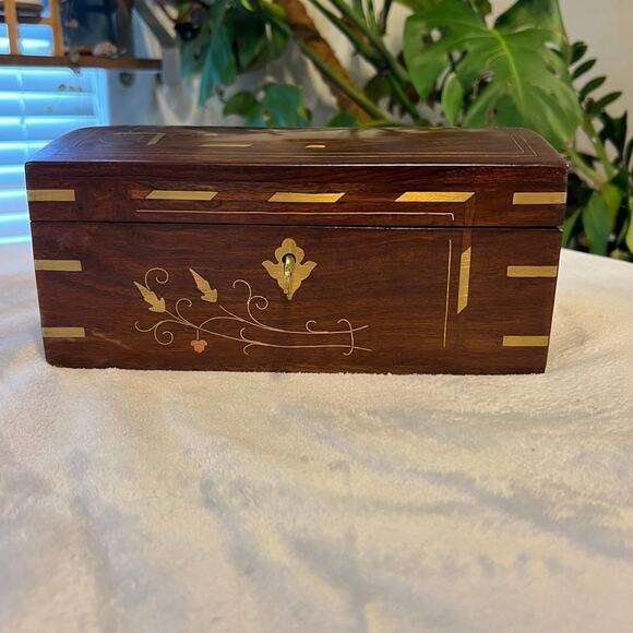 Vintage Beautiful Wooden Jewelry Box with Brass Inlay - 10” x 7” x 4.5” - Picture 10 of 11